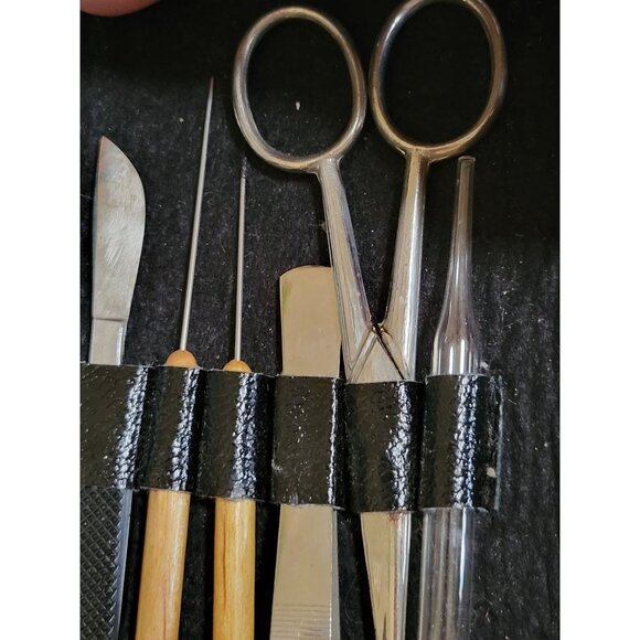 Vintage Black Leatherette Precision Dissecting Tool Kit Ruler Scalpels Tools 7x7 - Picture 8 of 8
